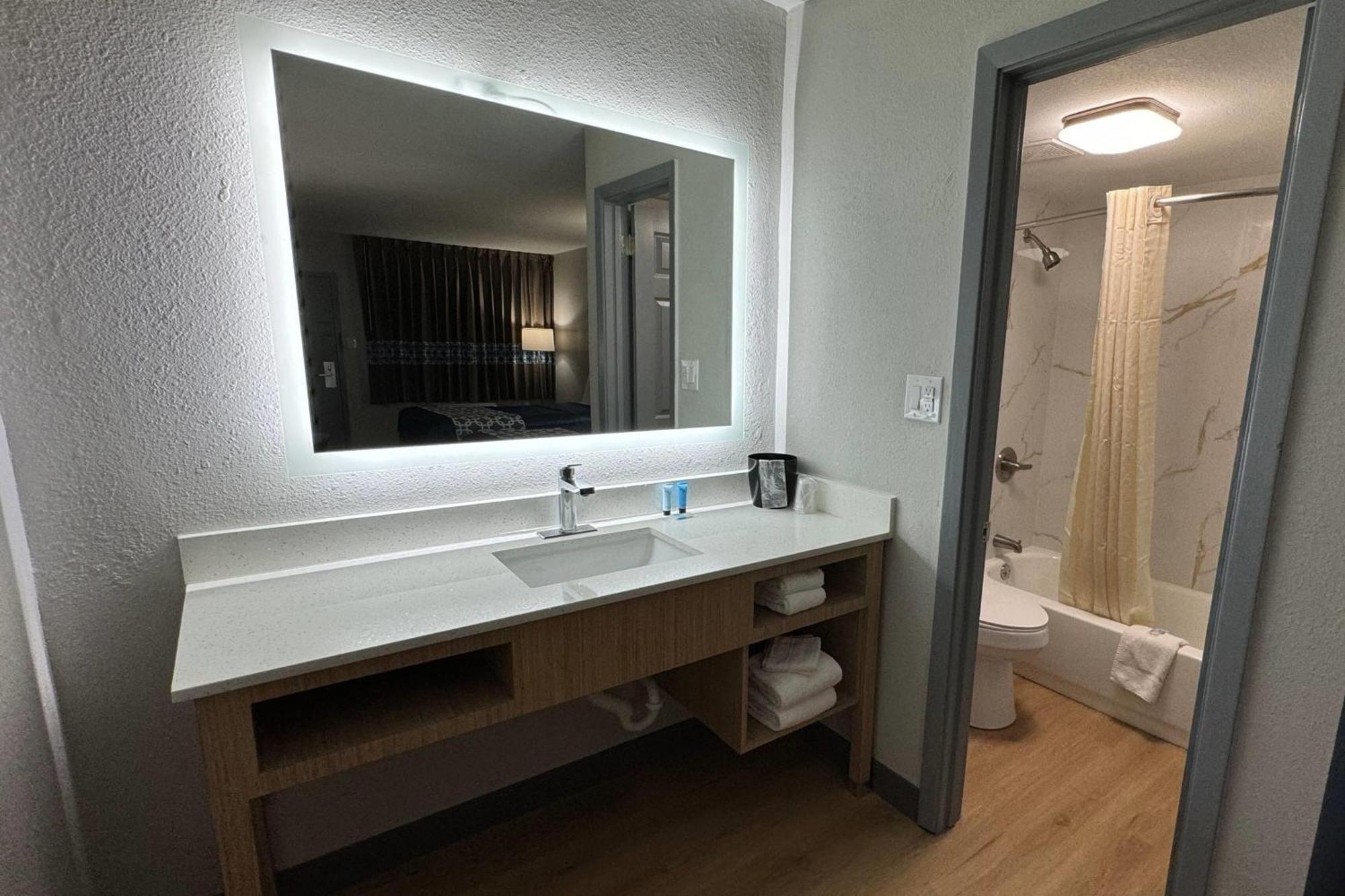 Travelodge By Wyndham Gainesville Eksteriør billede